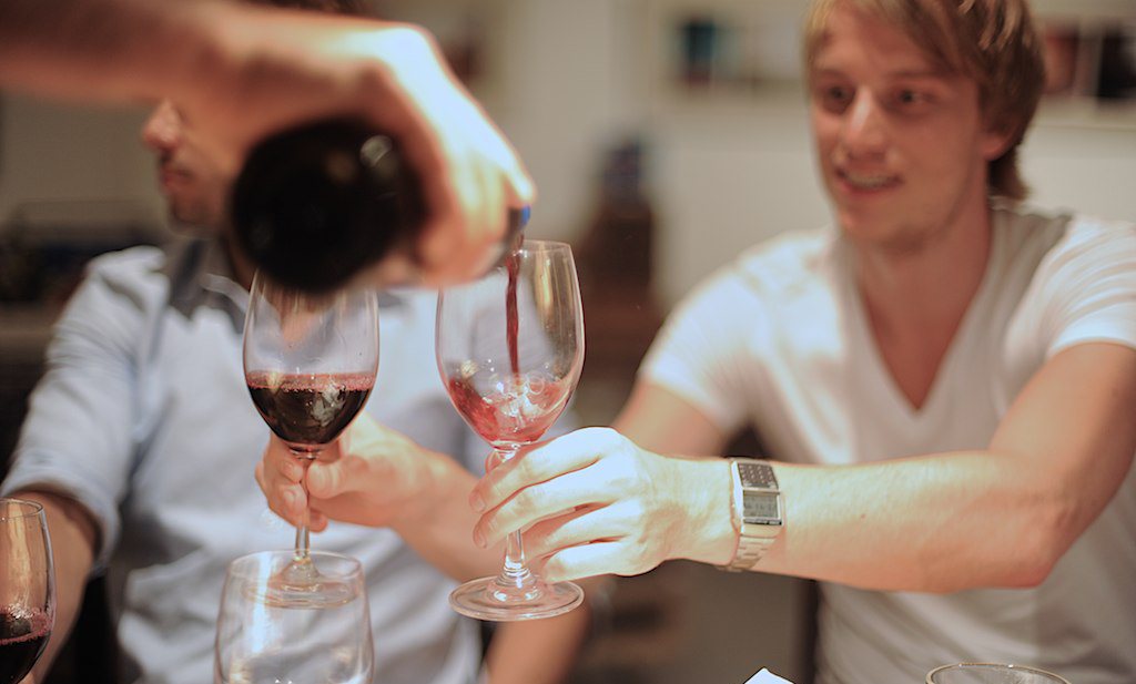 Nederland drinkt minder maar betere wijn en bubbels